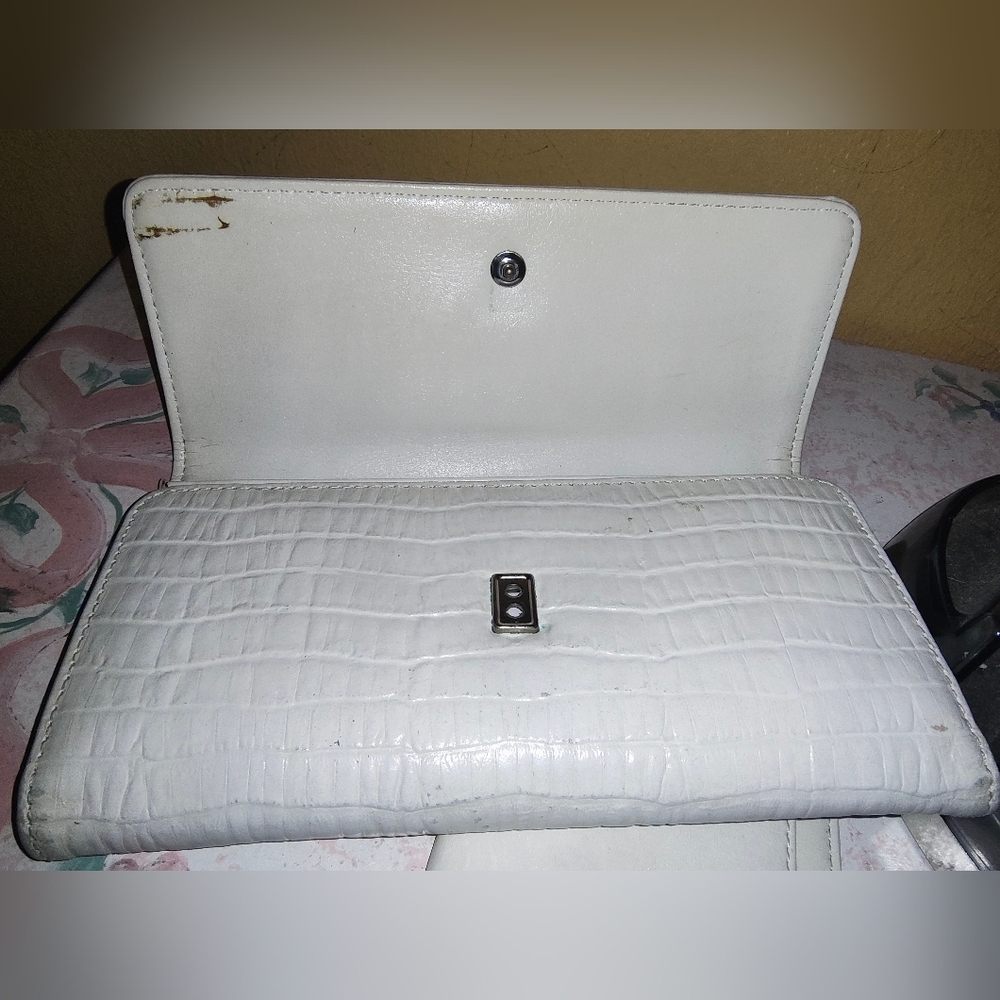 White Lizard Patterned Trifold Wallet - image 8